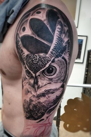 Capture the majestic beauty of an owl with this blackwork and realism tattoo by artist Mauro Imperatori. Perfect for those who admire owls and appreciate intricate tattoo designs. 