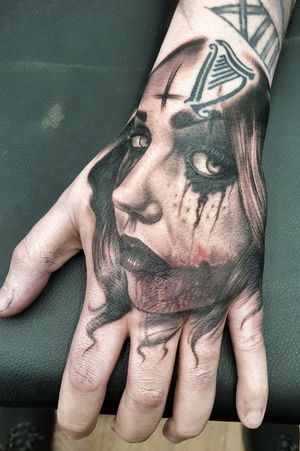 Mauro Imperatori's blackwork realism tattoo features a creepy yet captivating zombie girl design on the hand.