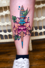Can’t go wrong with a dagger!✨ #dagger #daggertattoo #neotraditional #neotraditionaltattoo #peony #colour #colourtattoo #color #colortattoo #floral #legtattoo #illustrative 