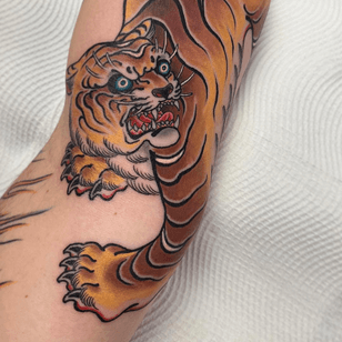 Tatuaje de tigre por Oliver Barnfield #OliverBarnfield #tiger #color #Japanese #traditional