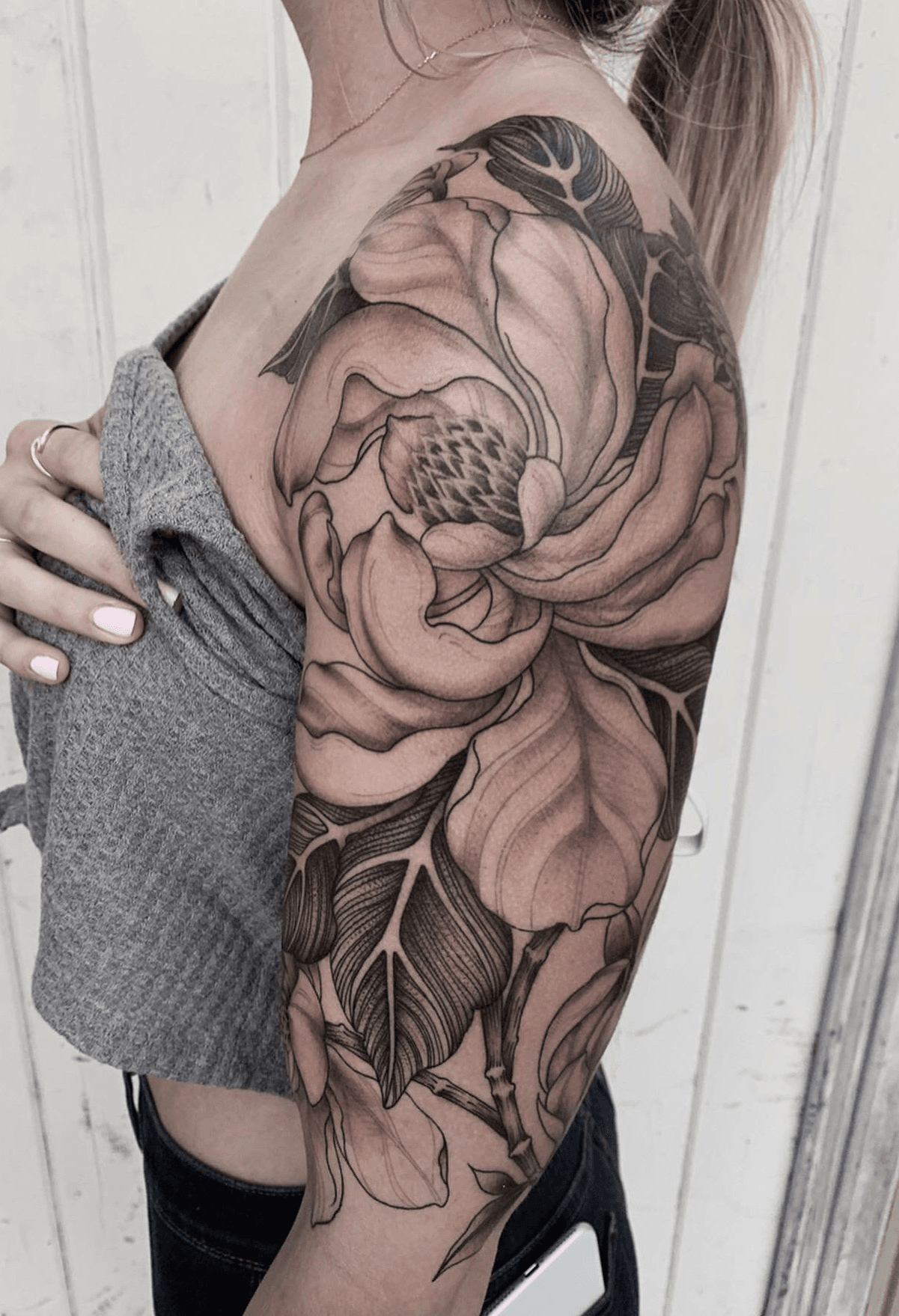 Handpoked magnolia tattoo by Kelli Kikcio  Tattoogridnet