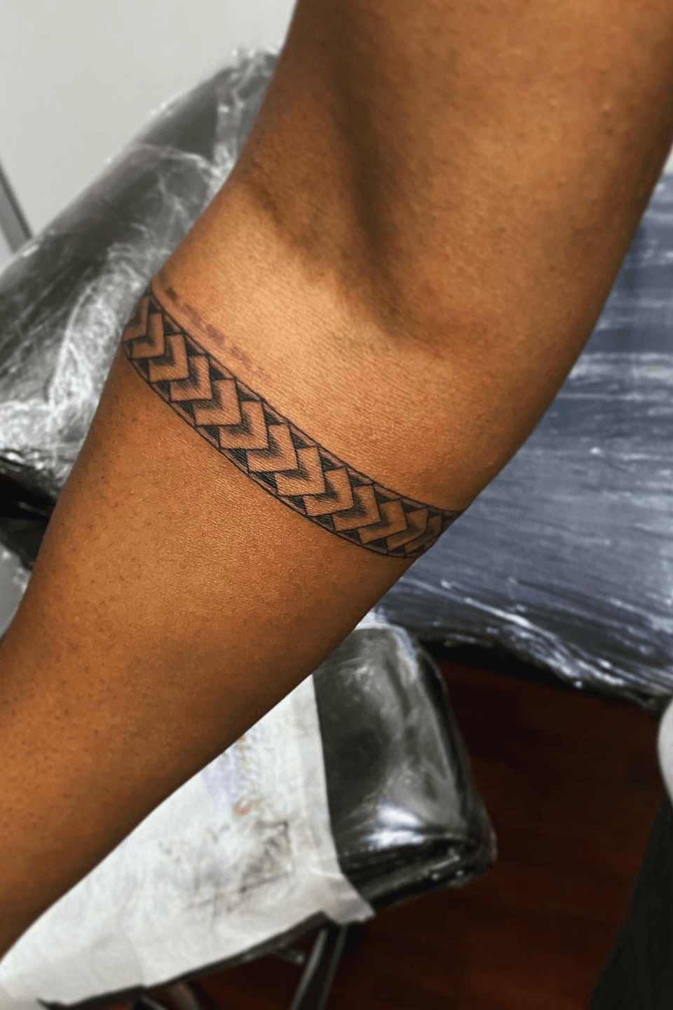 Brilliant Tattoos That Reveal Themselves When You Extend Your Body Parts