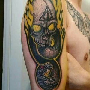 Christianlopez_tj  @christianlopez_tj  #tatuerillo #tattoo #tatuaje #tijuana #craneo  #serpiente #HarryPotterTattoos #marcatenebrosa 