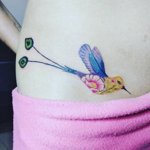 Has fun with this little bit colorful bird. #hummingbird tattooing #hummingbirdtattoo  #birdtattoo #birdsandflowers 