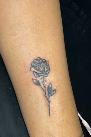 Little rose tattoo #beginner#black&white