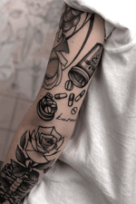 gapfiller black and grey neotraditional arm sleeve #neotraditional #gapfiller #erfurt #nurse #pills