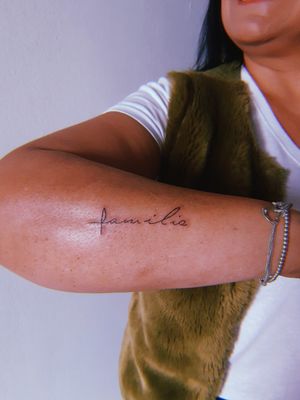 Familia#ink #inked #inkedup #inkedlife #inkedwoman #inkedgirl #tattoowoman #tattoogirl #womenempowerment #girlspower #femaletattoo #femaleartist #femaletattooartist #lettering #letteringtattoo #wgtattoostudio #safespace #tattoostudio #ensenada #bajacalifornia #mexico #finelinetattoo 