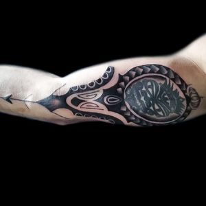 Tatuaje Maori que realicé en freehand para rodear una pieza que ya existía🏺...#maori #maoritattoo #black #blacktattoo #freehand #freehandtattoo #ink #inklove #inklife #inkartist #inklovers #tattoowork #art #artist #tattooart #tattooartist #tattoo #love #tattoolovers #lifestyle #tattoolove #tattoolife #colombiantattooer #colombiatattoo #tattoocolombia