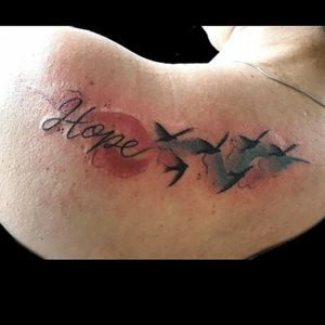 Uno de los qe nunca subo.. #tattoo #inked #ink #hope #acuarela #acuarelatattoo ##birds #luchotattoo #luchotattooer #pergamino 