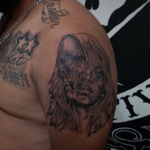 Skull vs woman Citas disponibles 4423510352 #mayitattoo #tattooblackwork #tattooshadow #tattooskulls #tatuajesmexicanos #tatuarte