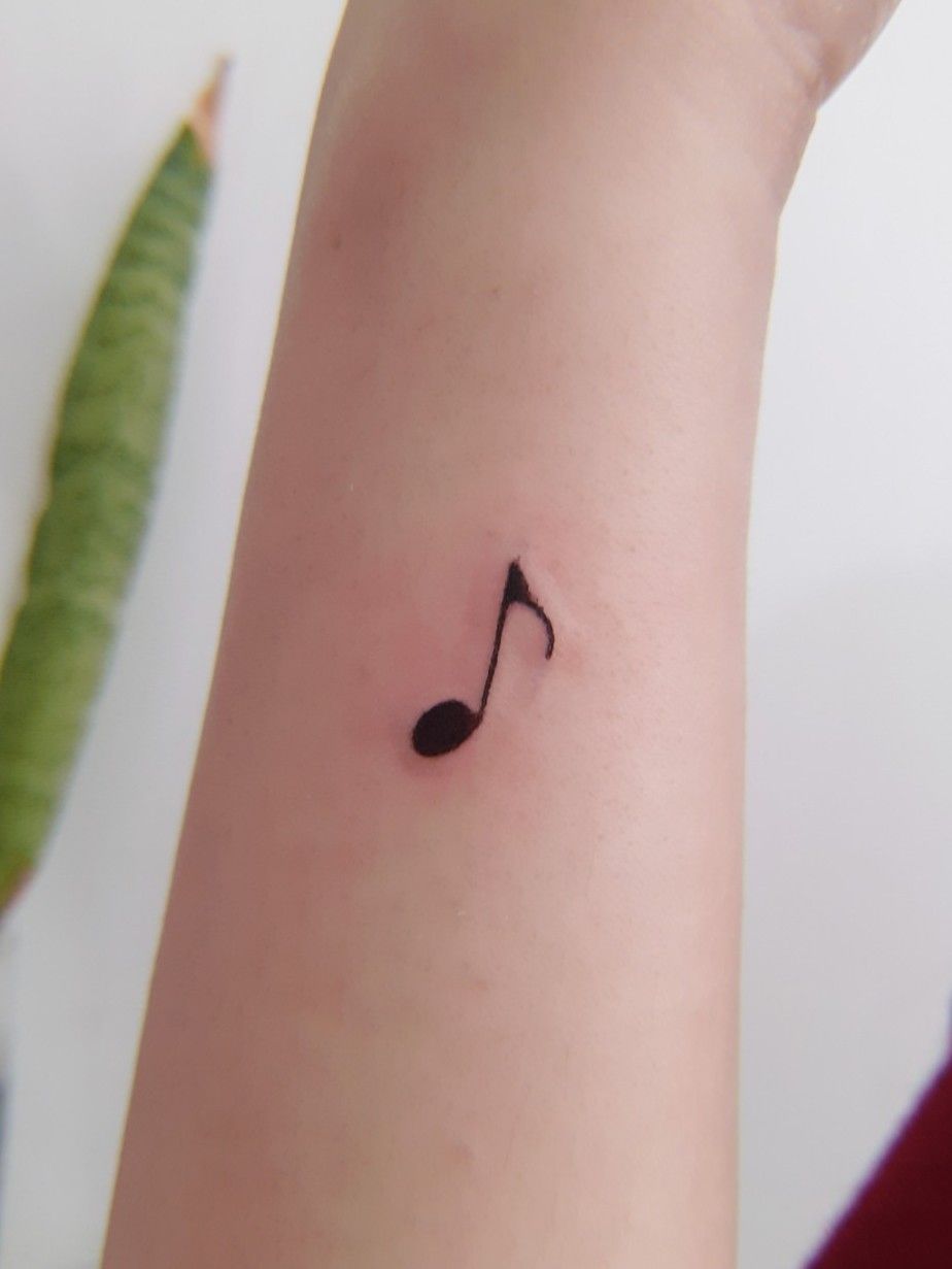 tattoo feminina notas musicais  Pesquisa Google  Tatuaje de notas Tatuaje  clave de sol Tatuaje de barbie