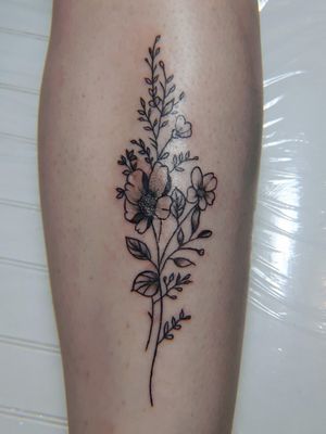 Flower power tattoo #ink #inked #inkedup #inkedlife #inkedwoman #inkedgirl #tattoowoman #tattoogirl #flowerpower  #flowerpowertattoo #womenempowerment #girlspower #femaletattoo #femaleartist #femaletattooartist #wgtattoostudio #safespace #tattoostudio #ensenada #bajacalifornia #mexico 