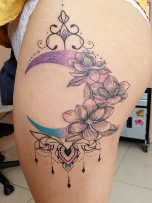 Luna y flores 🗡️🗡️Citas y cotizaciones📲 2225480847inbox página Facebook https://www.facebook.com/blueinktattoooficial/n #blueinktattoo #tatuadorespoblanos #tatuadoresmexicanos #tatuajes #tattoo #ink #inktattoo pigmentos por @dynamiccolor , hecho con productos @aplof.tattoo y cartuchos @zitacartuchos #zitacartuchos #zita@cheyenne_tattooequipment #yo3rl #blackwork #blackworktattoo #puntillismoart #puntillismo#luna #linetattoo #lineworktattoo #puntillismodearrastre #moon#moontattoo #flores #florestatto#flowers #flowertattoo #flower#legtattoo #pierna #piernatattoo#sexytattoo #inkgirl #chicastattoo blue ink tattooRafael González 🇲🇽