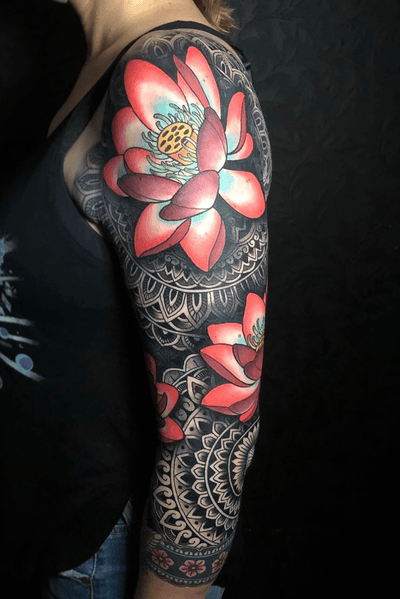 Geometric sleeve with lotus flowers 