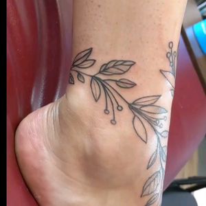 Dotwork leaves ankle wrap