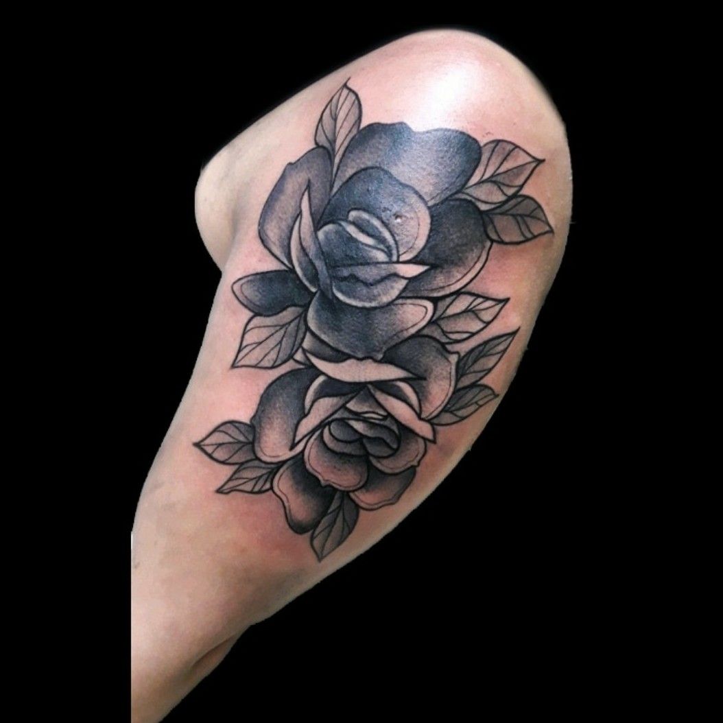 Tattoo uploaded by lucho badiola • De hoy.. #tattoo #inked #ink #roses  #rosestattoo #rosetattoo #tatuajederosas #neo #neotradicional  #neotraditionalroses #grises #blackandgrey #cover #coverup #tapado  #freehand #freehandtattoo #luchotattoo ...