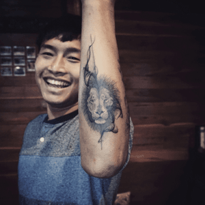 Blackwork lion tattoo with abstract smoke - Tattoo Chiang Mai  #liontattoo #blackworktattoo #Bangkok #bangkoktattoo #smoke #abstracttattoo #forearmtattoo #inkstagram #instatattoo #tatouage #inkstinctsubmission #Tattoodo #tattoochiangmai #btattooing #amazingtattoos #besttattoos #tattoooftheday #blackworkers #tatuagem #tattoobangkok #inklife #tattooculture #animaltattoo 