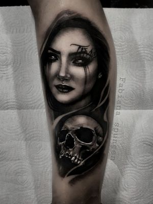 Time skull . . . #tattooart #tattoer #tattoedgirl #skulltattoo #realismo #realistic #tatuagem #blackandgreytattoo . . .