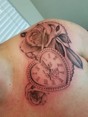 Heart clock with name and roses