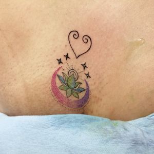 Luna y flor de loto🗡️🗡️ Difícil, delicado, sexy y pequeño los tatuajes deben ajustarse a la cada persona gracias por la confianza. Citas y cotizaciones 📲 2225480847 inbox página Facebook https://www.facebook.com/blueinktattoooficial/n . . . . . . . . . #blueinktattoo #tatuadorespoblanos #tatuadoresmexicanos #tatuajes #tattoo #ink #inktattoo pigmentos por @dynamiccolor , hecho con productos @aplof.tattoo y cartuchos @zitacartuchos #zitacartuchos #zita @cheyenne_tattooequipment #yo3rl #blackwork #blackworktattoo #luna #lunatattoo #flor #flordeloto #flordelototattoo #flowertattoos #lototattoo #loto #moon #moontattoo #inkgirl #sexytattoo #starstattoo #tatuajesmujeres #tattoopelvis #pelvis #pelvistattoo blue ink tattoo Rafael González 🇲🇽 