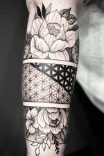flower/ geometric forearm sleeve for Willow, thanks for sat like a champion! 🌺