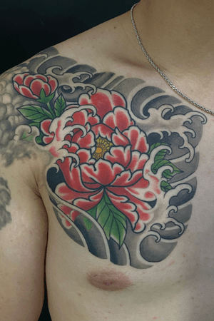 Fun chest peony on peter. I love flowers and water! 