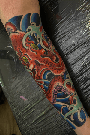 Extremely fun octopus on a leg 
