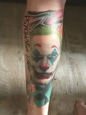 Tattoo joker mollet gauche by #ink'olor_addict #Joker #JokerTattoos #joachimphoenix #dccomics #batman #colortattoo #colorful 