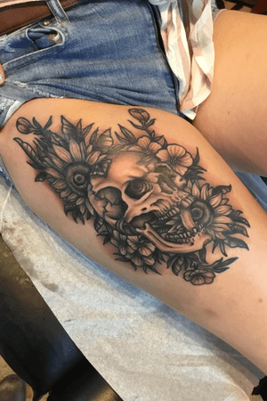 Black and grey skull with flowers!! 