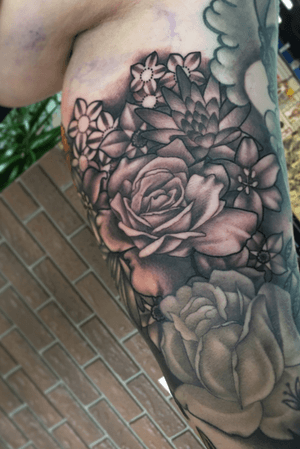 Black and grey realistic flowers!! 