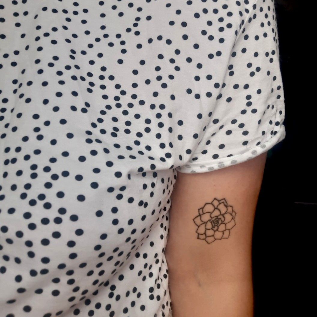 Daniele Lugli  Tattoo on Instagram Dahlia for Thea  Thank you       Shoulder tattoos for women sleeve Floral tattoo sleeve Shoulder  tattoos for women