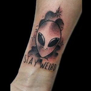 De hoy.. #tattoo #inked #ink #alien #alientattoo #acuarela #grises #stay #weird #luchotattoo #luchotattooer #pergamino 