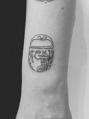 #scarab #artifact #egypt #amulet #ancientegypt #lines #linework #lineworktattoo #minimal #minimaltattoo #stattoo #smalltattoo #inkedtattoo #inkedgirls #outlinetattoo #tattooideas #tattoos #tattoostyle