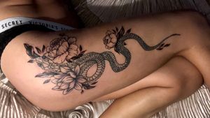 Snake with flowers #tattoo ❤️tatt with LoVe ❤️#finelinetattoo #design #hennatattoo #littattoo #fifthavenue #ornamental #tattooideas #tattoonewyork #tattoomodel #sketch #tattoos #besttattoos #tatt #nyc #lovetattoo #tattooingwithlove #modeltattoo #tattoomodel #artdsgtattoo #tattooing #tattooer #tattooduddha #patterntattoo #linetattoo #dotworktattoo #symboltattoo #mandalatattoo #flowertattoo #art 