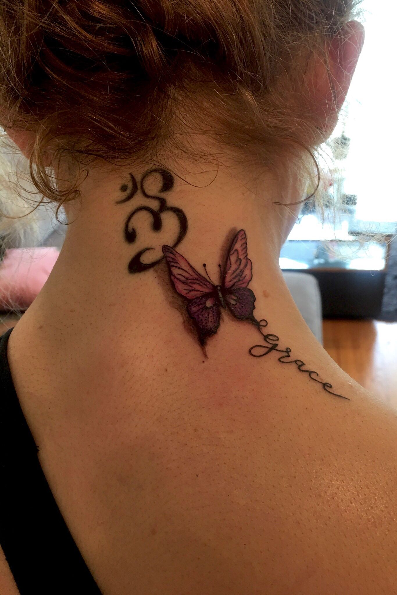 Fantastic Butterfly Henna Tattoos On Back  照片图像