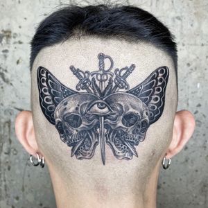 Skull and moth ....#illsontattoo #tattoo #tattoodesign #tattooart #tattooist #blackwork #blackworktattoo #blacktattooart #headtattoo #skull #skulltattoo #moth #mothtattoo 