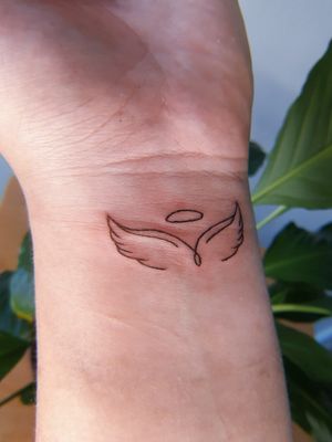 Fine line tattoo #ink #inked #inkedup #inkedlife #inkedwoman #inkedgirl #tattoowoman #tattoogirl #womenempowerment #girlspower #femaletattoo #femaleartist #femaletattooartist #wgtattoostudio #safespace #tattoostudio #ensenada #bajacalifornia #mexico 