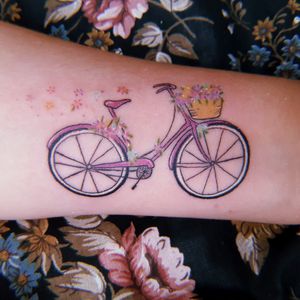 Cruiser Bike Tattoo..#ink #inked #inkedup #inkedlife #inkedwoman #inkedgirl #tattoowoman #tattoogirl #womenempowerment #girlspower #femaletattoo #femaleartist #femaletattooartist #wgtattoostudio #safespace #tattoostudio #ensenada #bajacalifornia #mexico 
