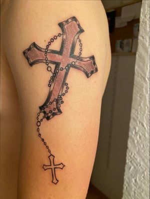 Tattoo Kreuz Cross Schulter Rosenkranz 