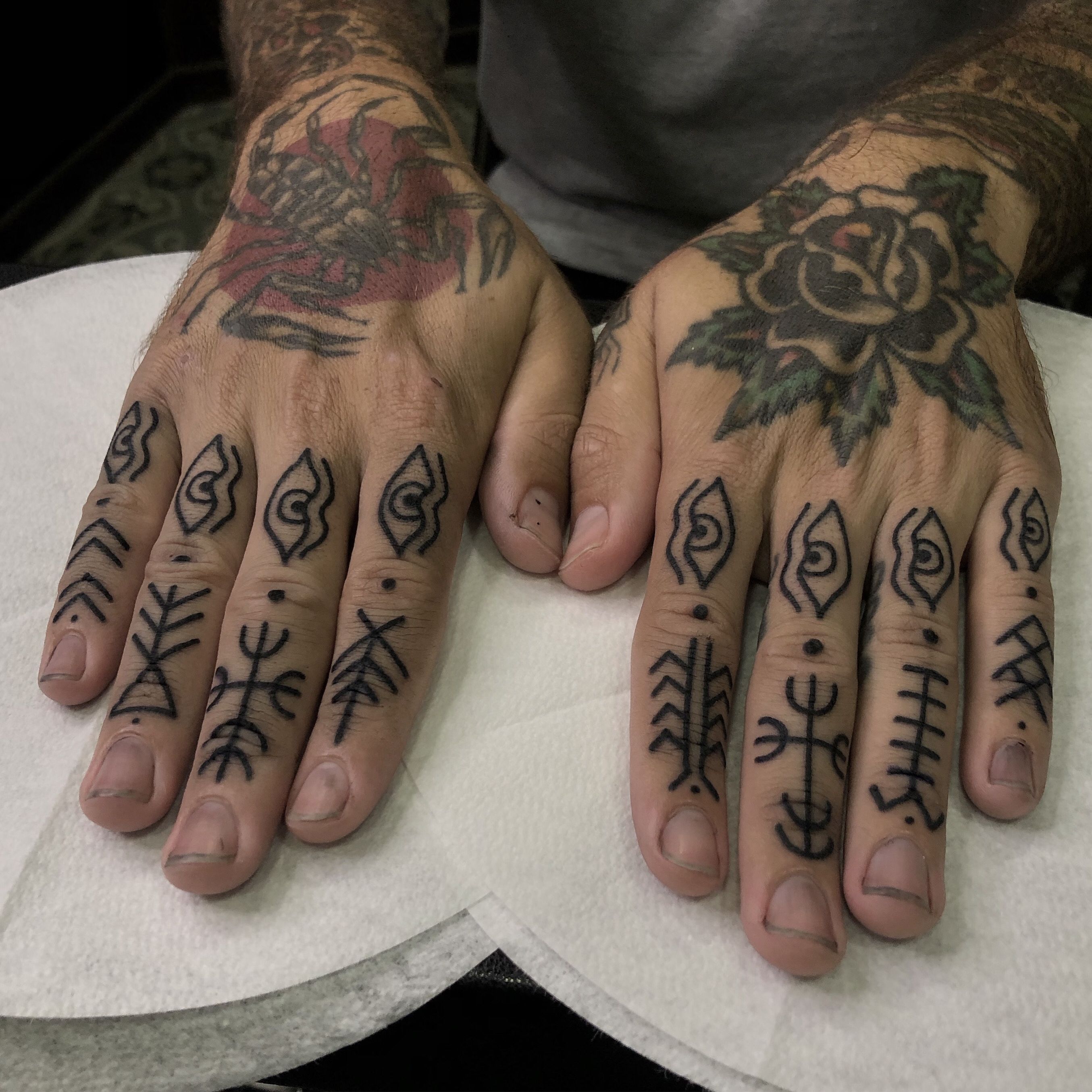 Tattoo trend — finger tattoos. And everything you need to know about them.  - Crimson Tales Tattoo Tooting