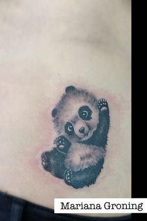 Tatuaje de panda bebé hecho por Mariana Groning. Envíanos mensaje y agenda tu cita. #KarmaInkCollective #tatuajescdmx #internationallyrecognized #estudiodetatuajescdmx #tattoo #marianagroning #tatuadoras #losmejorestatuajescdmx #blackandwhitetattoos 