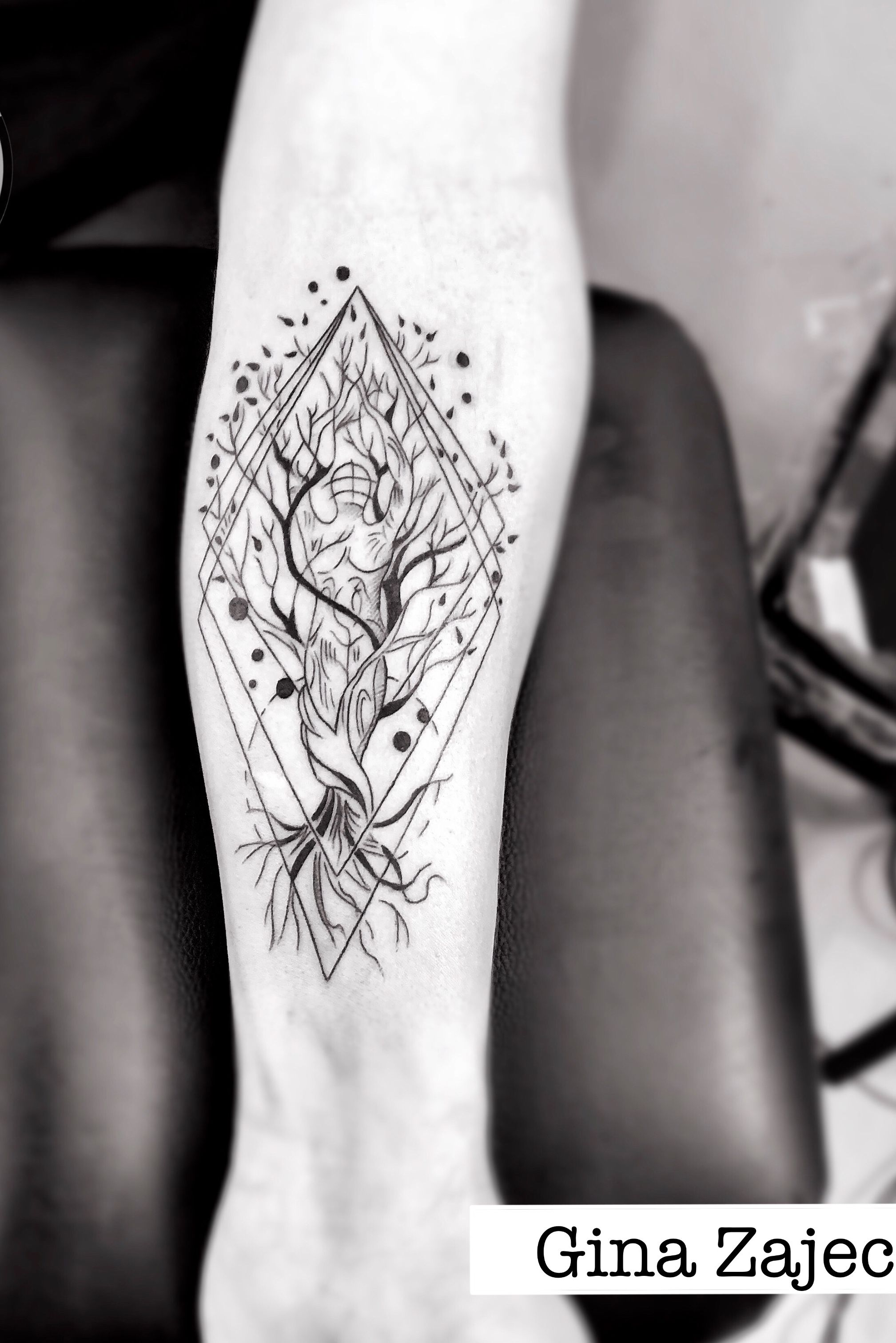 Tattoo uploaded by Karma Ink Collective • Tatuaje del árbol de la vida  geométrico blanco y negro hecho por Gina Zajec. Envíanos mensaje y agenda  tu cita .............................. #KarmaInkCollective #tatuajescdmx  #blackandwhitetattoos ...