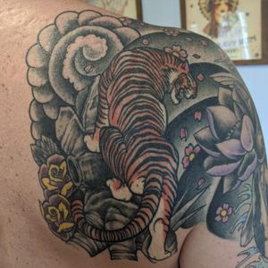 Japanese traditional tiger shoulder tattoo
