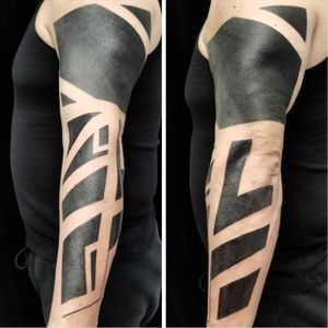 When you really want to cover a tattoo.#tribaltattoo #wip done with #crowncartridges by@kingpintattoosupply ‎#tattoo #tattoos #menwithtattoos #tattooed #tattooart #tattooedmen #besttattoo #mentattoo #tattooformen #tattoolife #beautifultattoo #ideatattoo #perfecttattoo #bodyart #ink #inked #miamibeach #miami #besttattooshop #overlordtattoo