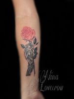 #RoseTattoo #MamaCrow #LovecrowTattoos #HexNeedles #Inked #Art #HexTat #TattoosOnInstagram #TattooLove #FemaleTattooArtist #tattooed #Bishop #HexCartridges #InstaArt #photooftheday #instatattoo #bodyart #tatts #tattedup #inkedup #GetYours Ninalovecrow@gmail.com 📧