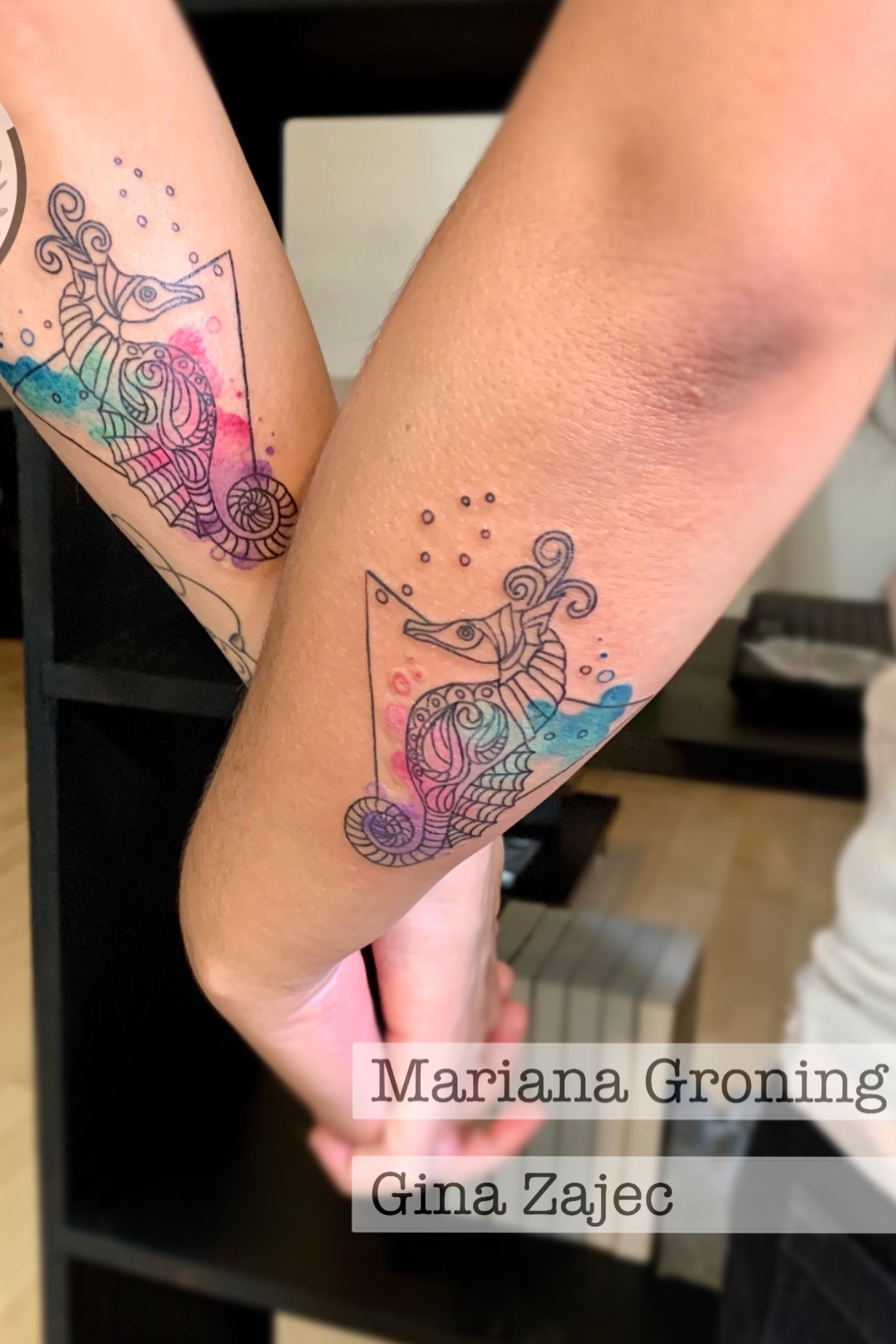 Tattoo uploaded by Karma Ink Collective • Tatuaje de caballito de mar con  acuarela en pareja hecho por Mariana Groning y Gina Zajec ¿Que tatuaje  quieres con tu pareja? Envíanos mensaje y