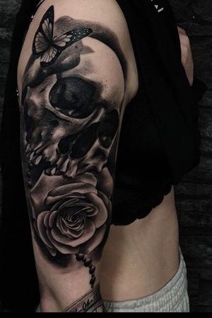 Black and grey skull and rose