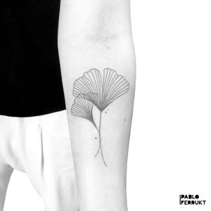 Thin lines for @cuttipants , thanks so much! #finelinetattoo .#finelinetattoo ..#tattoo #tattoos #tat #ink #inked #tattooed #tattoist #art #design #instaart #geometrictattoos #flowertattoo #tatted #instatattoo #bodyart #tatts #tats #amazingink #tattedup #inkedup#berlintattoo #thinlinetattoo #kreuzberg #bracelet #berlin #fineline #dotwork  #blackwork #flowers