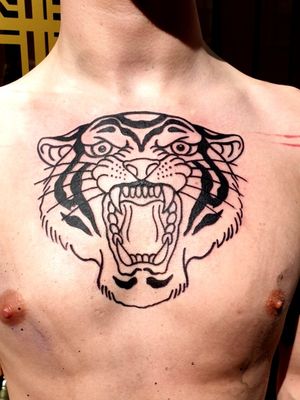 Cabeza de tigre 🐯 ..grr#oslotattoo #oslo #norway #traditional #tattoo #ink #fun #summer #black #inspo 