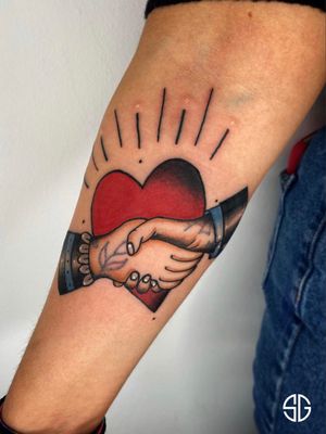 • Friendship • custom traditional piece by our resident @nicole__tattoo 🤝❤️For bookings and info:•🌐 https://southgatetattoo.co.uk/booking/•📧 info@southgatetattoo.co.uk •📱07456415895‬(WhatsApp only) ⚡️⚡️⚡️#friendship #friendshiptattoo #traditionaltattoo #northlondon #northlondontattoo #londontattoo #SGTattoo #southgate #london #southgatesgtattoo #southgatetattoo #hearttattoo #forearmtattoo 